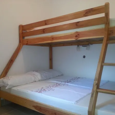 Bella Mit Balkon Und Terrasse In דירה Nečujam