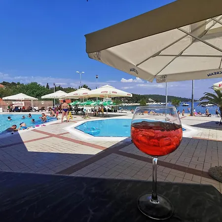 Bella Mit Balkon Und Terrasse In * Nečujam
