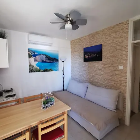 Apartman Bella Mit Balkon Und Terrasse In
